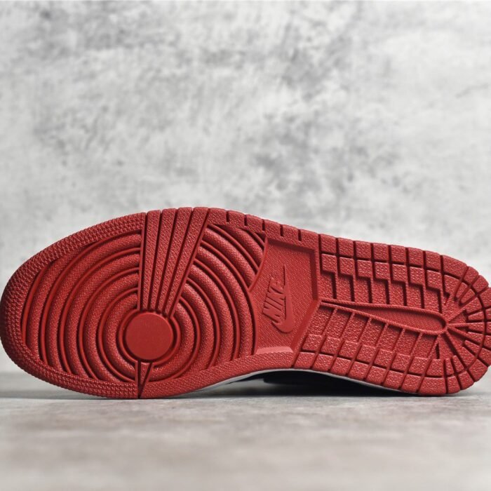 Air Jordan 1 Retro High OG "Patent Bred" - Image 5