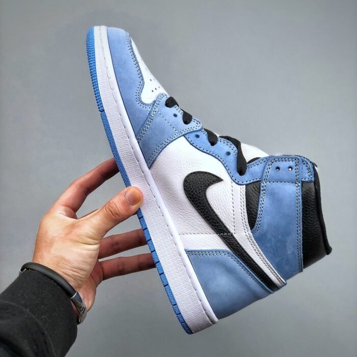 Air Jordan 1 High OG "University Blue" - Image 2
