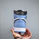 Air Jordan 1 High OG "University Blue" - Image 3