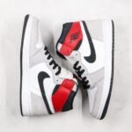Air Jordan 1 Retro High OG 'Smoke Grey' - Image 4