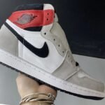Air Jordan 1 Retro High OG 'Smoke Grey' - Image 2