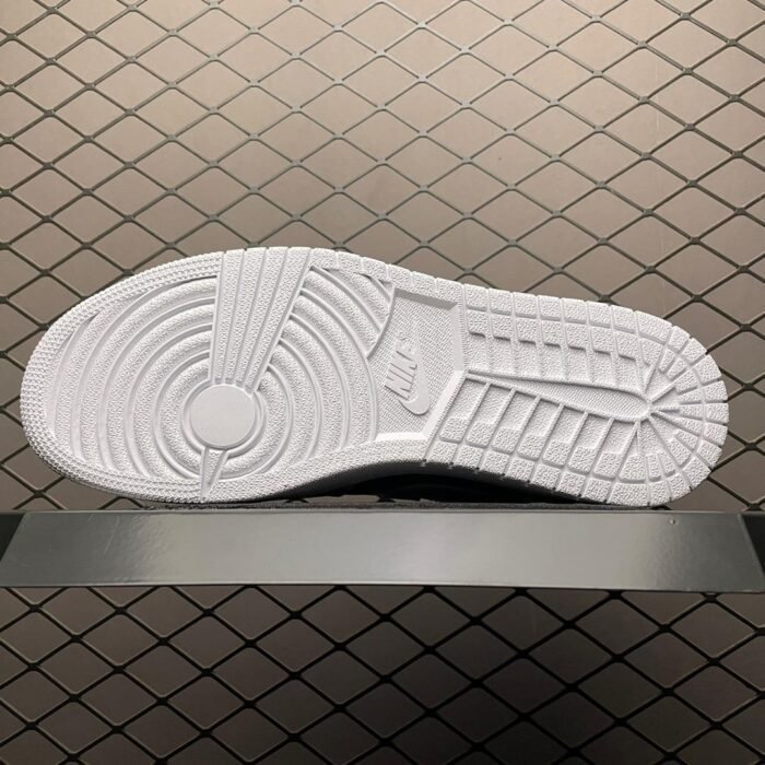 Wmns Air Jordan 1 Low 'Panda' - Image 5