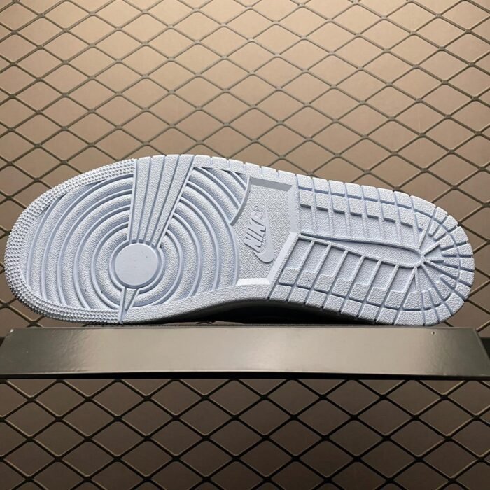 Wmns Air Jordan 1 Low SE 'Reverse Ice Blue' - Image 5