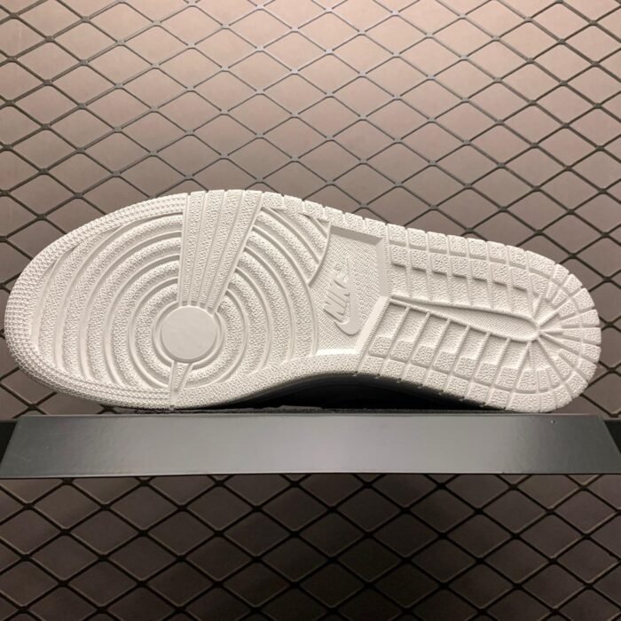 Air Jordan 1 Low 'Paris' - Image 5