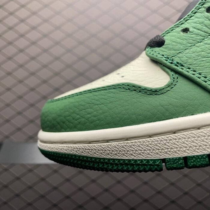 Air Jordan 1 Mid 'Pine Green' - Image 4