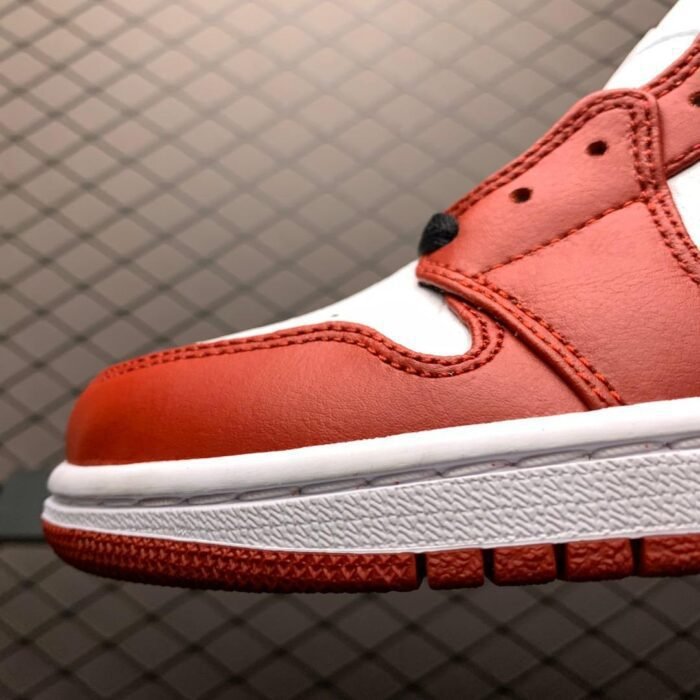 Air Jordan 1 Mid 'Chicago Black Toe' - Image 4