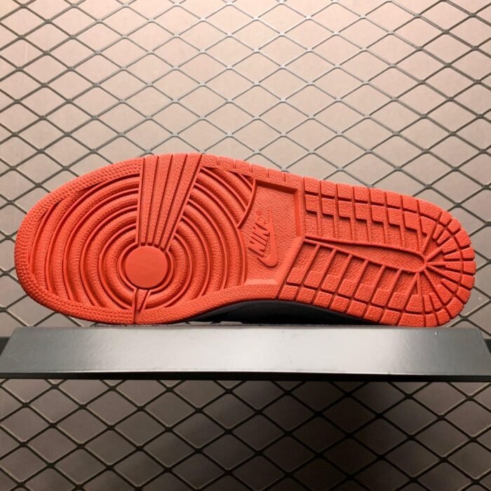 Air Jordan 1 Mid 'Chicago Black Toe' - Image 8