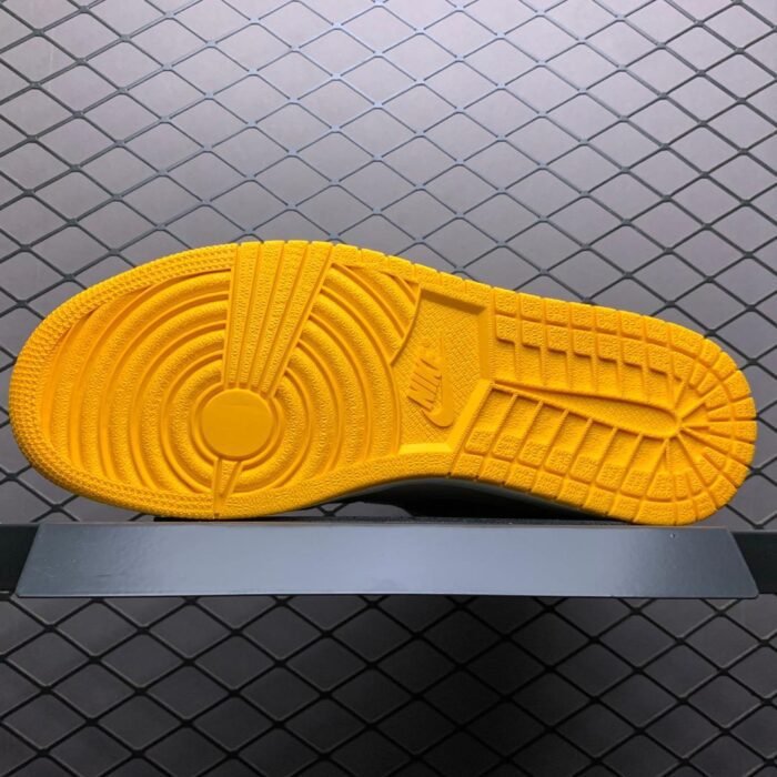 Air Jordan 1 Mid SE 'Lakers' - Image 8