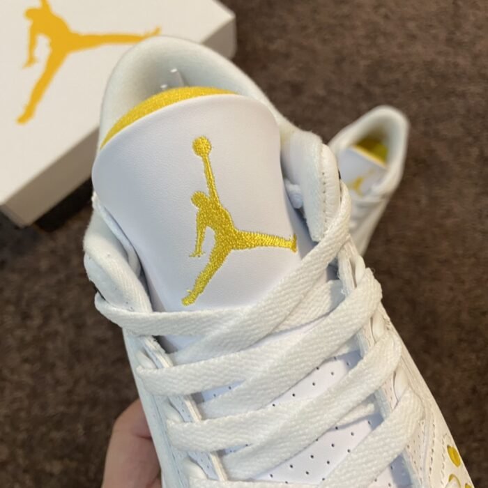 Wmns Air Jordan 3 Retro 'Laser Orange' - Image 5