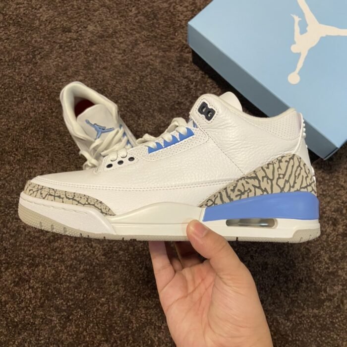 Air Jordan 3 Retro 'UNC' - Image 2