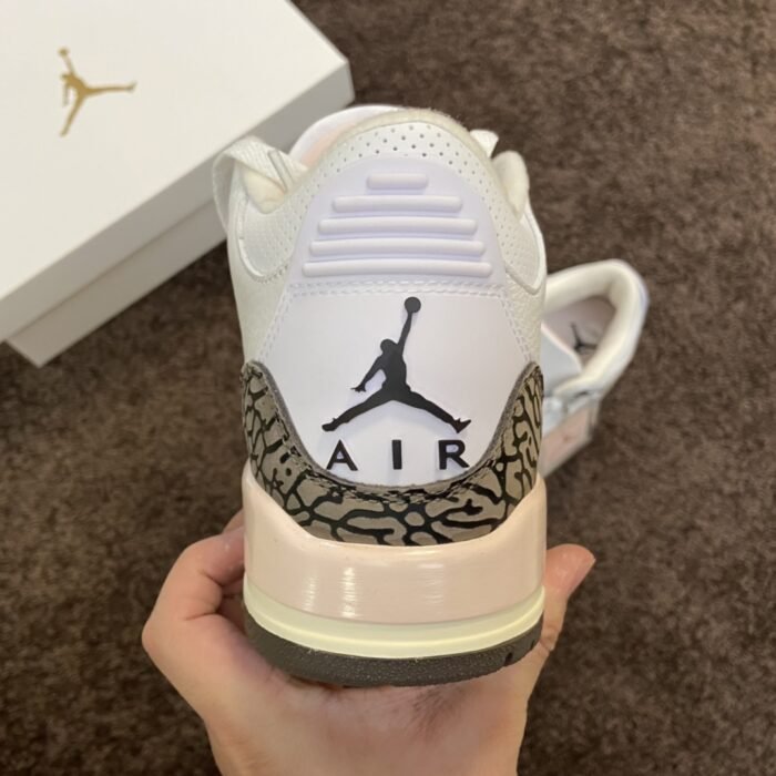 Wmns Air Jordan 3 Retro 'Neapolitan' - Image 6