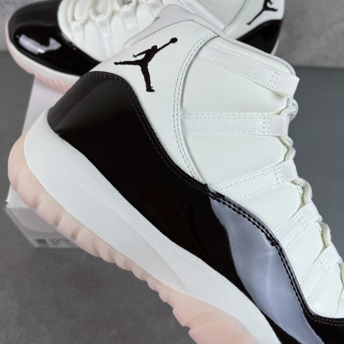 Wmns Air Jordan 11 Retro 'Neapolitan' - Image 4