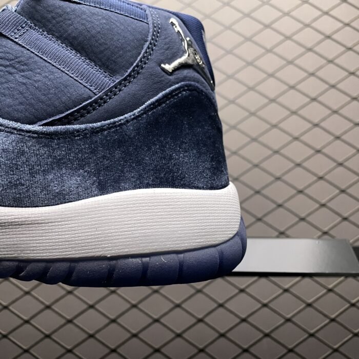 Wmns Air Jordan 11 Retro 'Midnight Navy Velvet' - Image 5