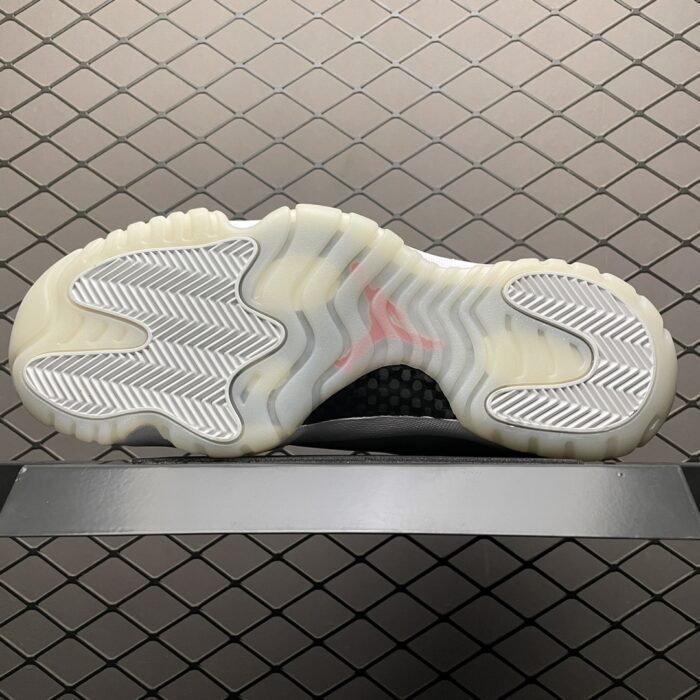 Air Jordan 11 Retro 'Platinum Tint' - Image 8
